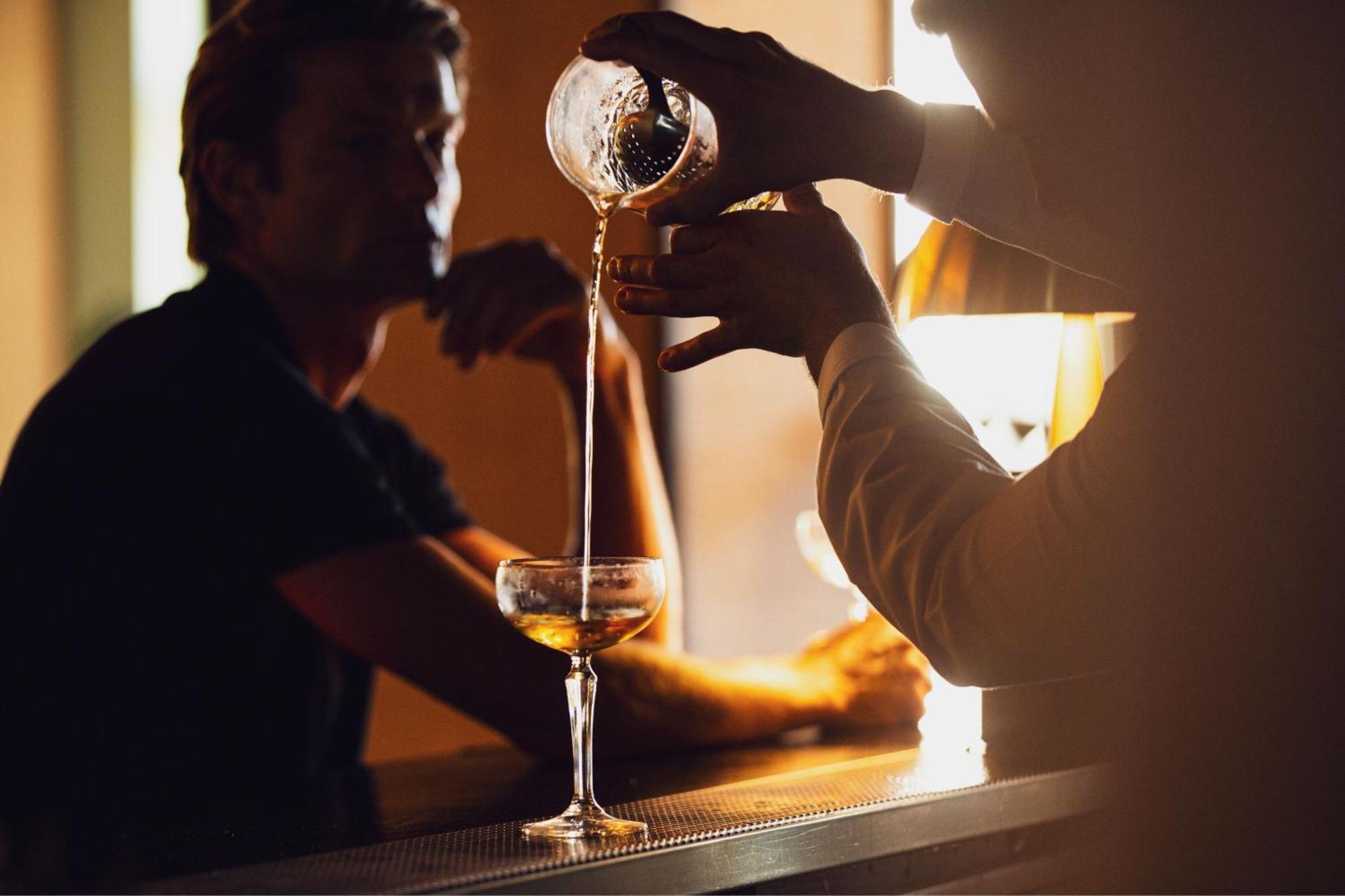 Domes Lake Algarve, Autograph Collection Vilamoura Bagian luar foto A bartender preparing a cocktail