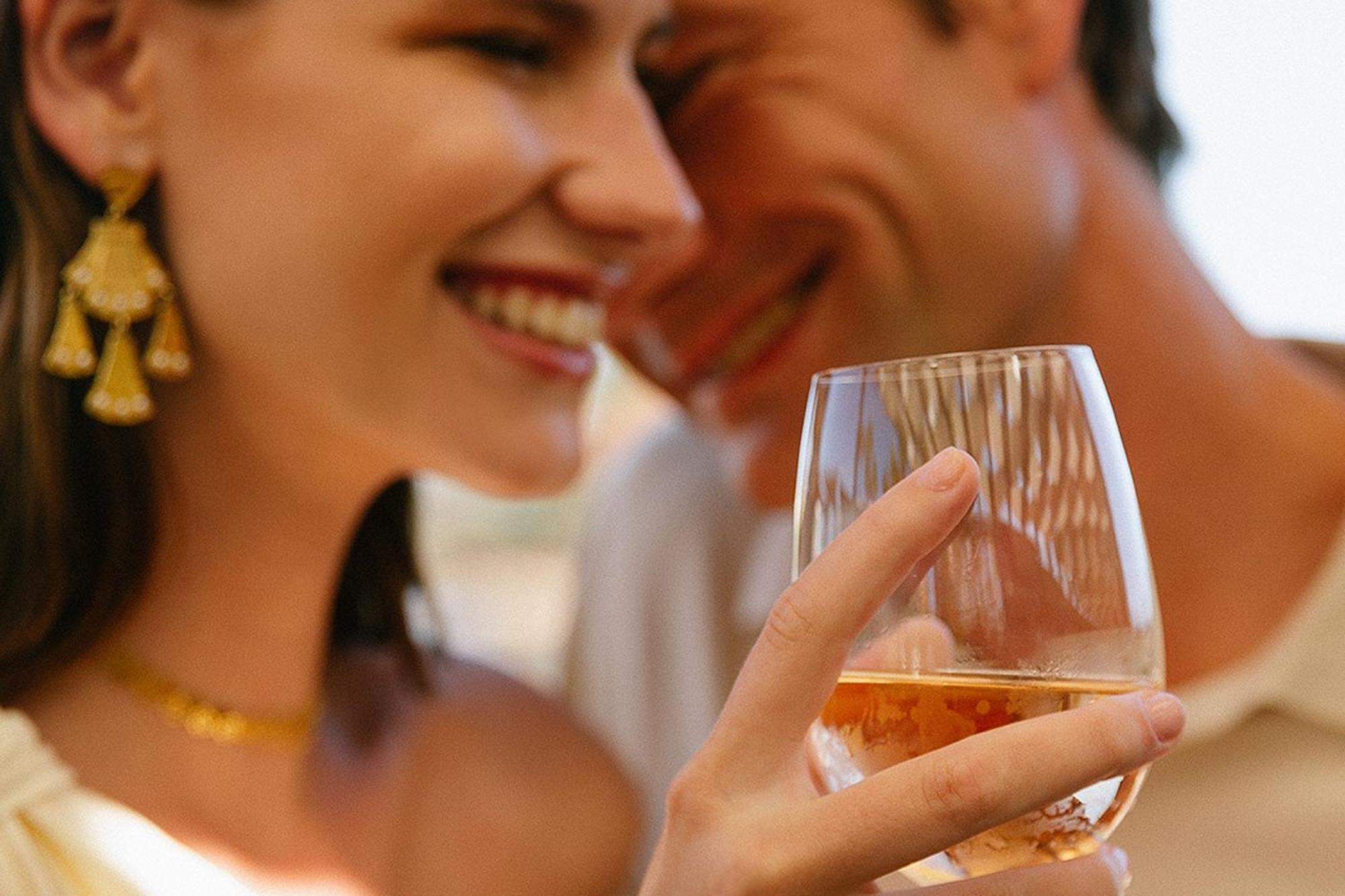 Domes Lake Algarve, Autograph Collection Vilamoura Bagian luar foto A couple drinking wine