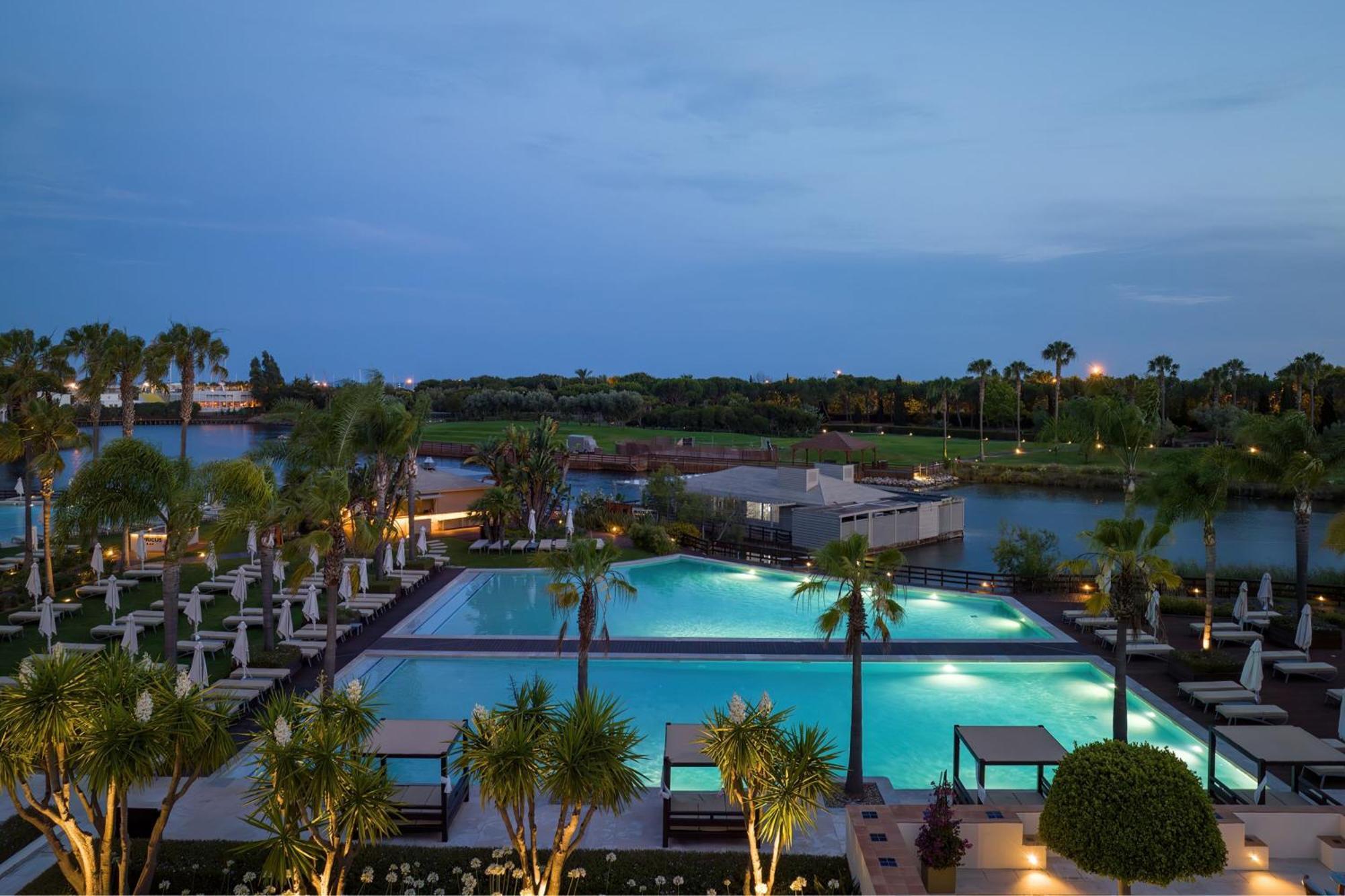 Domes Lake Algarve, Autograph Collection Vilamoura Bagian luar foto The resort's main pool
