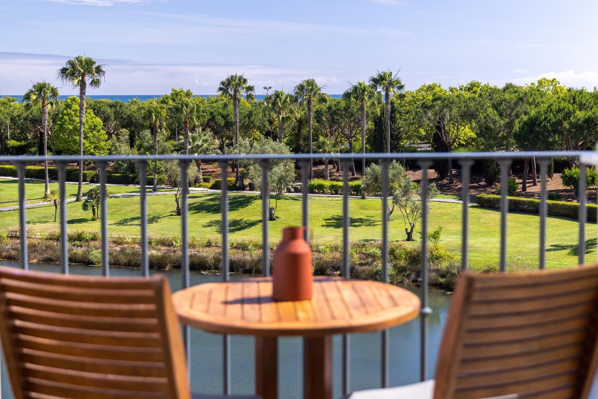 Domes Lake Algarve, Autograph Collection Vilamoura Bagian luar foto View from the balcony of a suite at the Hyatt Regency
