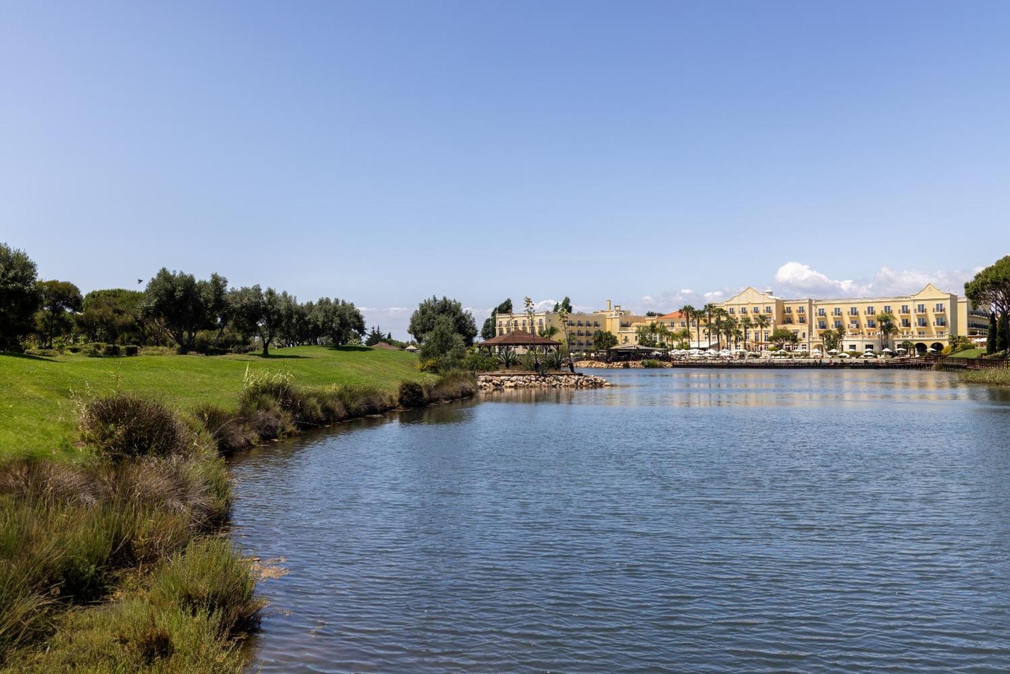 Domes Lake Algarve, Autograph Collection Vilamoura Bagian luar foto View of the lagoon
