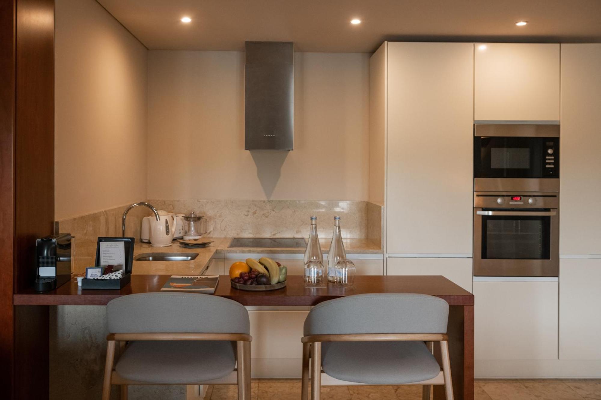 Domes Lake Algarve, Autograph Collection Vilamoura Bagian luar foto A kitchen in a serviced apartment