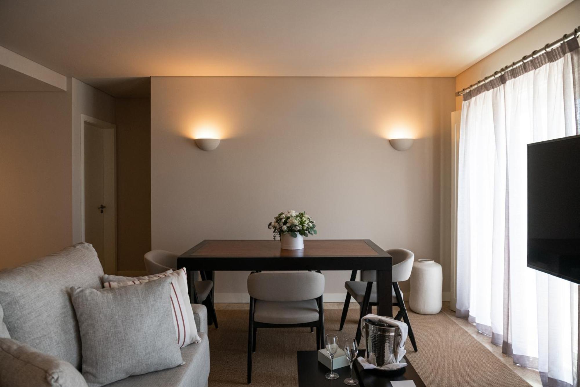 Domes Lake Algarve, Autograph Collection Vilamoura Bagian luar foto A living room with indirect lighting