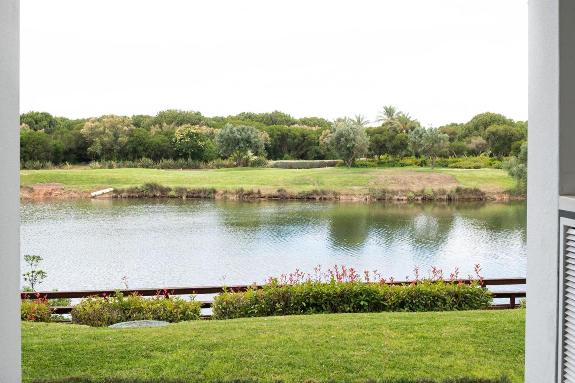 Domes Lake Algarve, Autograph Collection Vilamoura Bagian luar foto Golf course at the resort